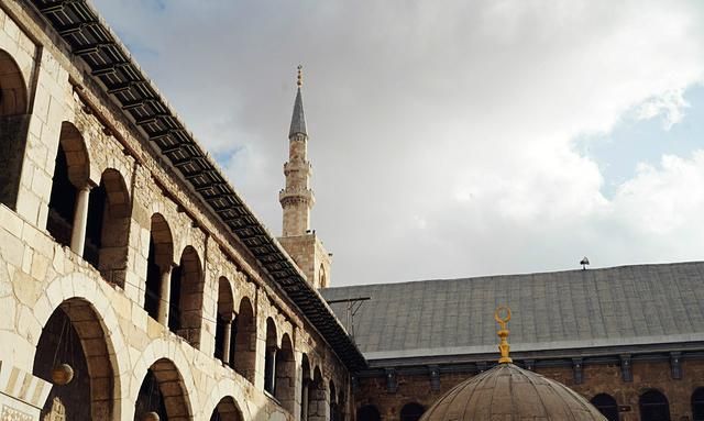 曾为世界清真寺的范本，在叙利亚战争中幸存(图1)